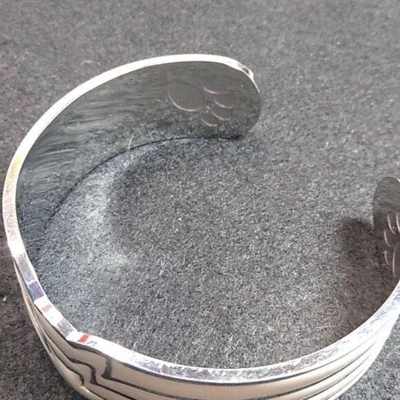 Vintage Three Cats Enamel Cuff Bracelet - Picture 4 of 6